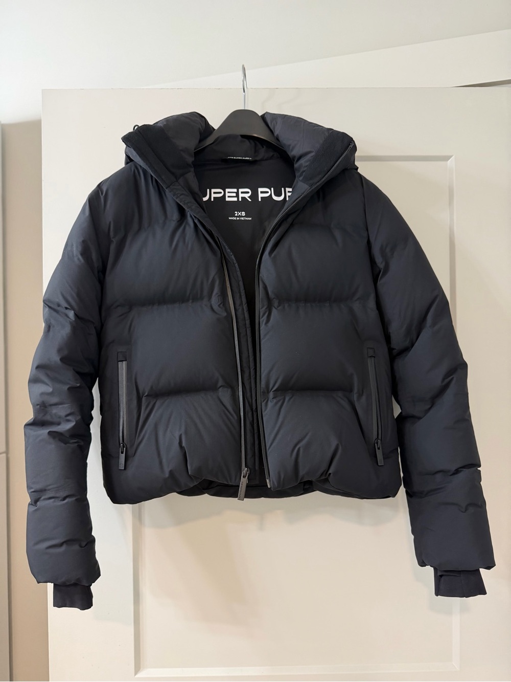 Aritzia super Puffer shorty Jacket